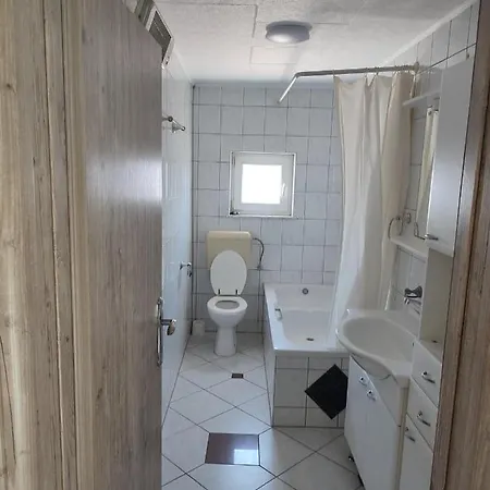 Ivka * Brodarica (Sibenik-Knin)